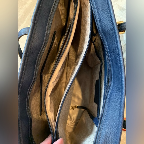 MICHAEL Michael Kors Jet Set Travel Top - Picture 12 of 16